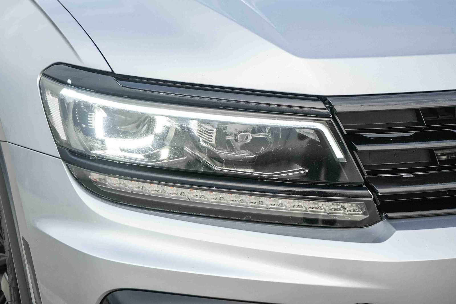 Used 2020 Volkswagen Tiguan SE R-Line image 4