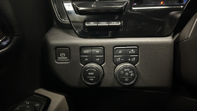 Used 2023 Chevrolet Silverado 1500 ZR2 w/ Technology Package AWD/4WD image 33