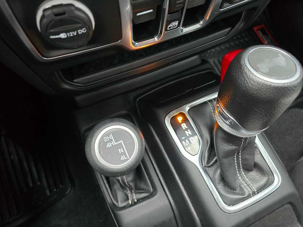 Used 2023 Jeep Wrangler Unlimited Sahara AWD/4WD image 28