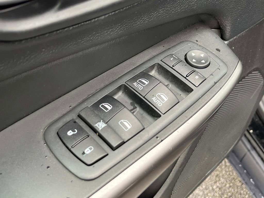 Used 2020 Jeep Cherokee Limited image 26