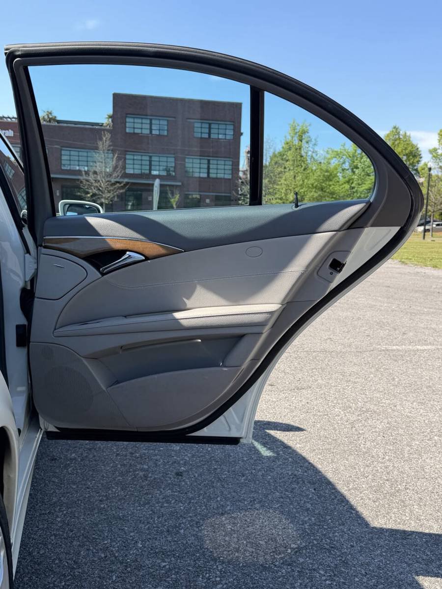 Used 2008 Mercedes-Benz E 350 4MATIC Sedan image 11