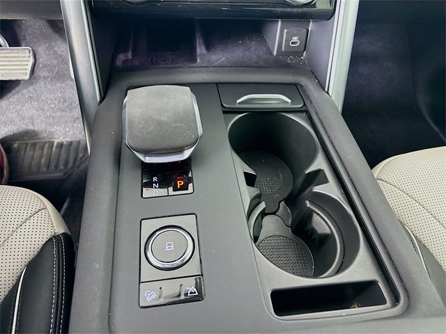 Certified 2023 Land Rover Discovery Metropolitan Edition image 19