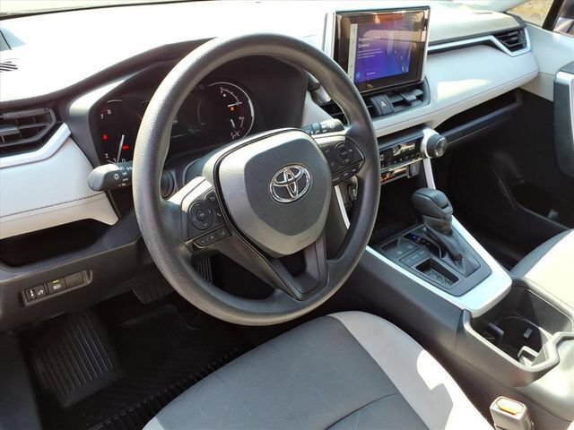 Used 2025 Toyota RAV4 XLE FWD image 5