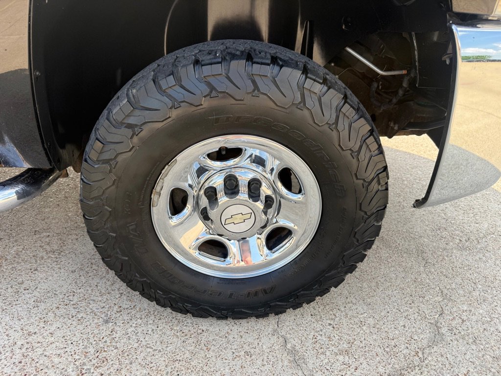 Used 2009 Chevrolet Silverado 2500 LT w/ Exterior Plus Package RWD image 16