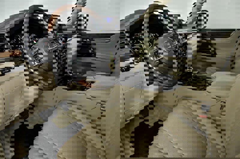 Used 2021 Lexus LX 570 4WD w/ Luxury Package image 17