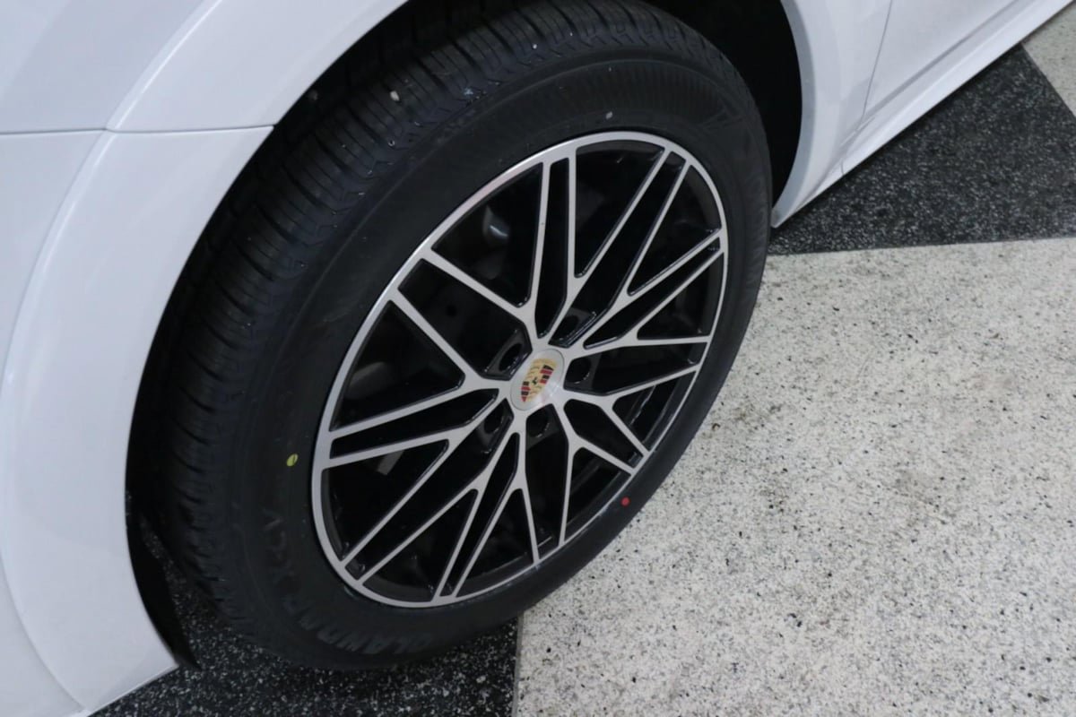 Used 2024 Porsche Cayenne AWD/4WD image 40