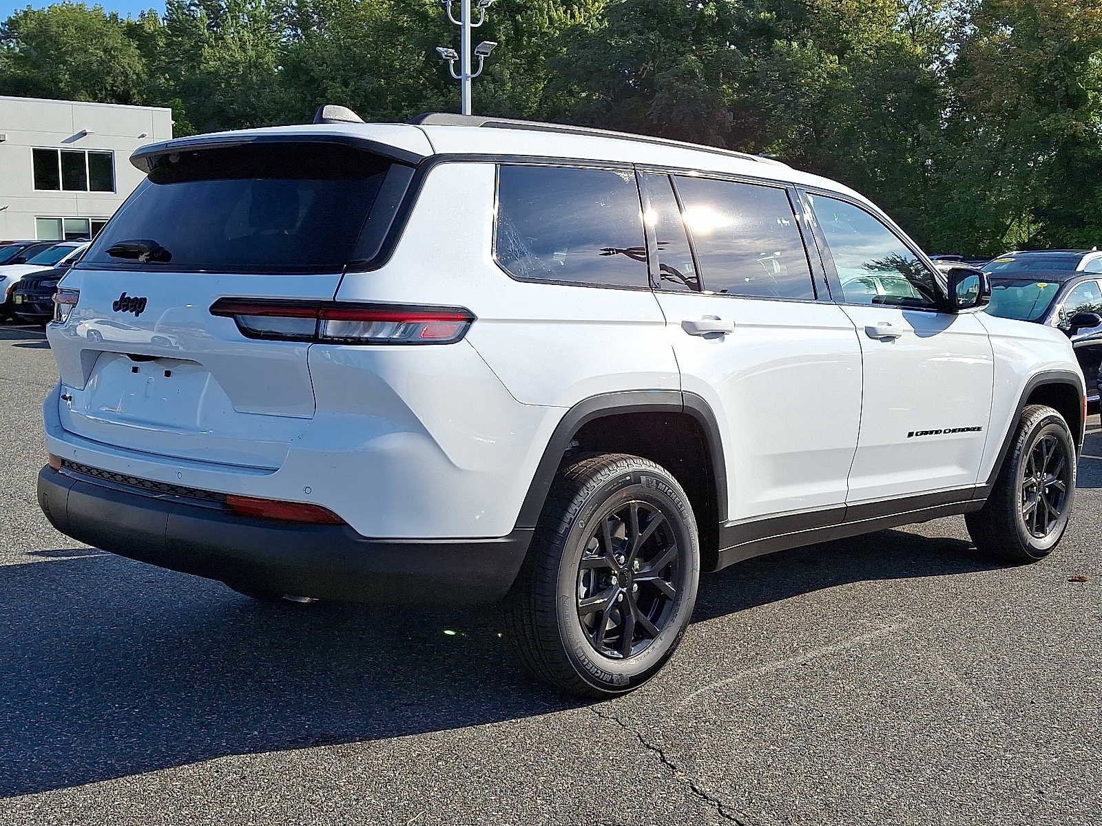 New 2025 Jeep Grand Cherokee L Laredo image 4