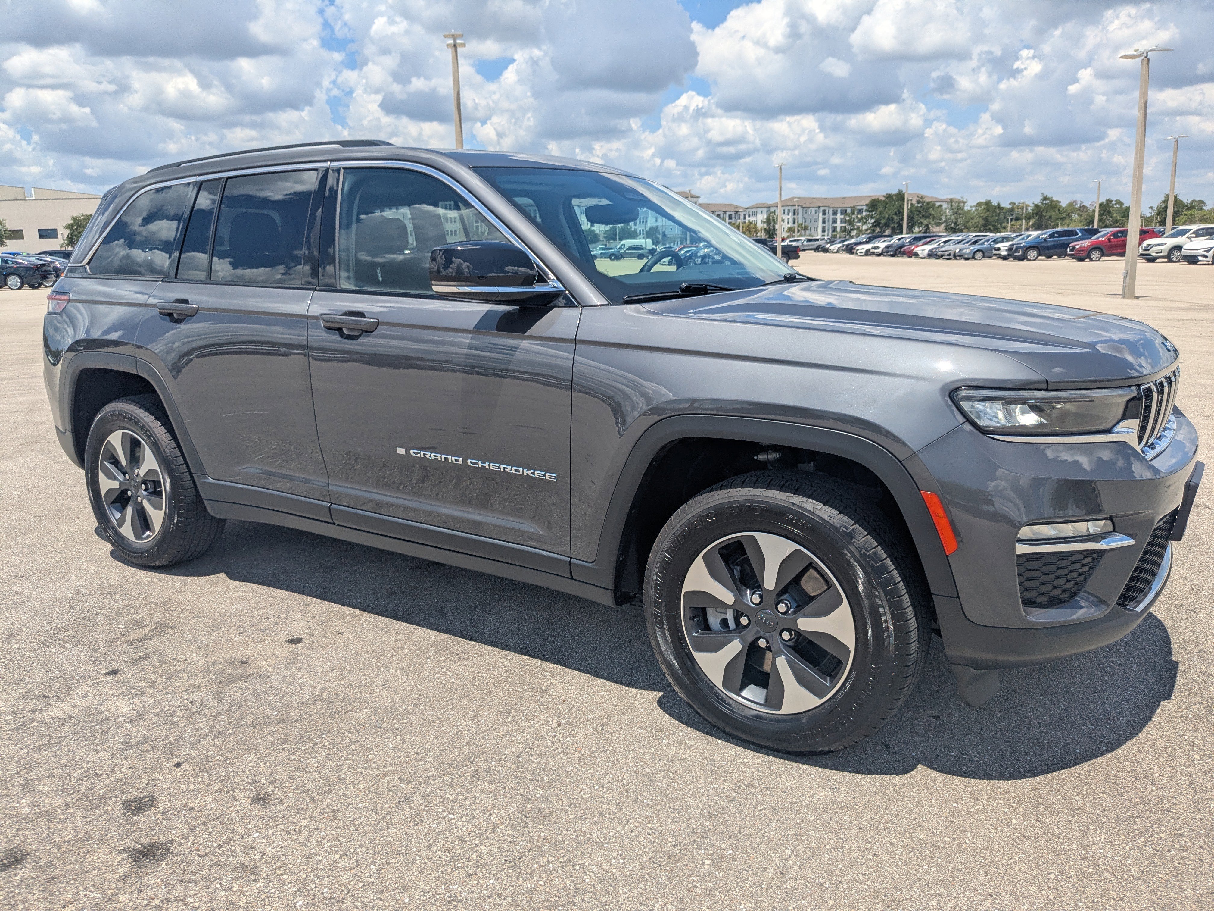 Used 2022 Jeep Grand Cherokee Limited 4xe AWD/4WD image 2