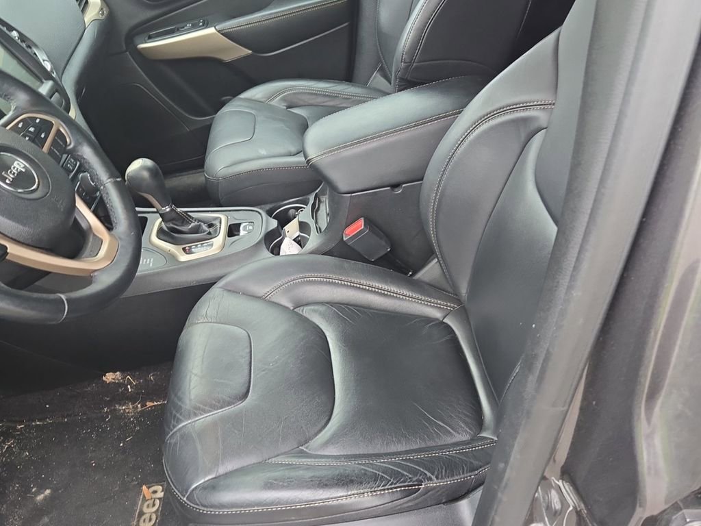 Used 2018 Jeep Cherokee Limited image 9