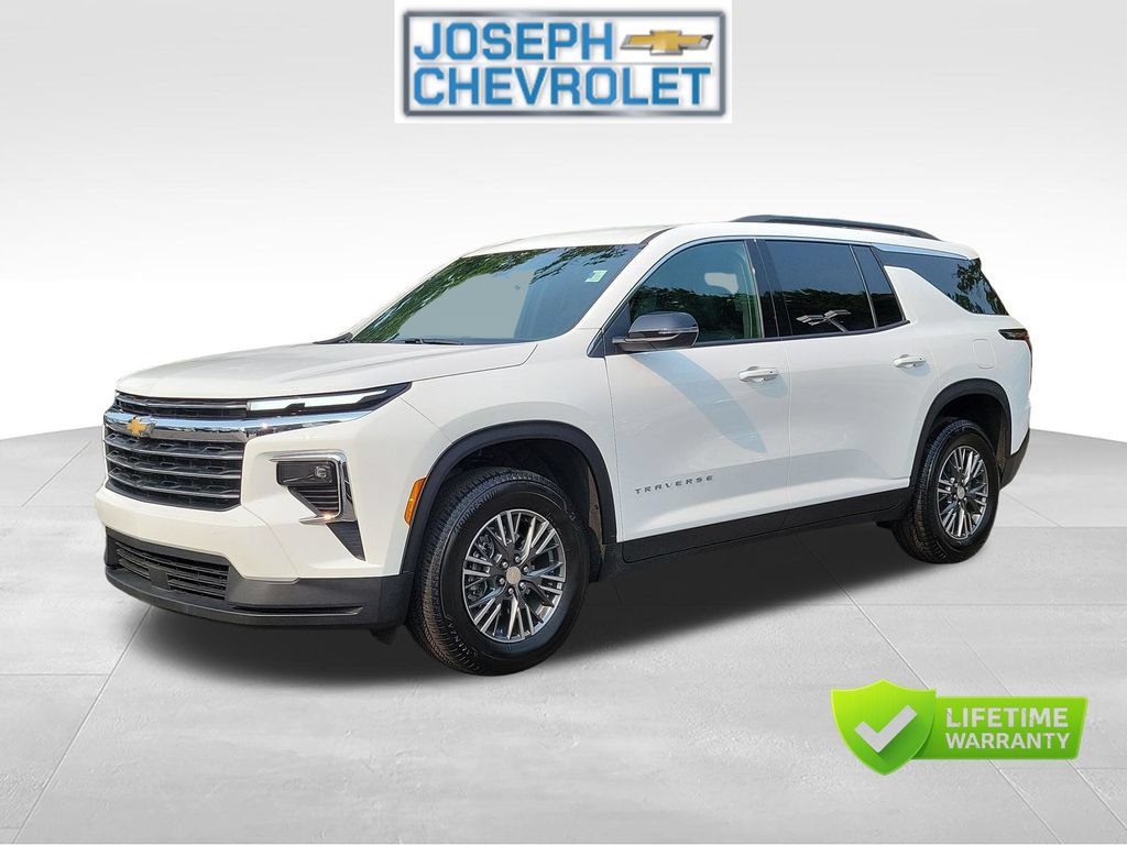 Used 2026 Chevrolet Traverse LT FWD image 2