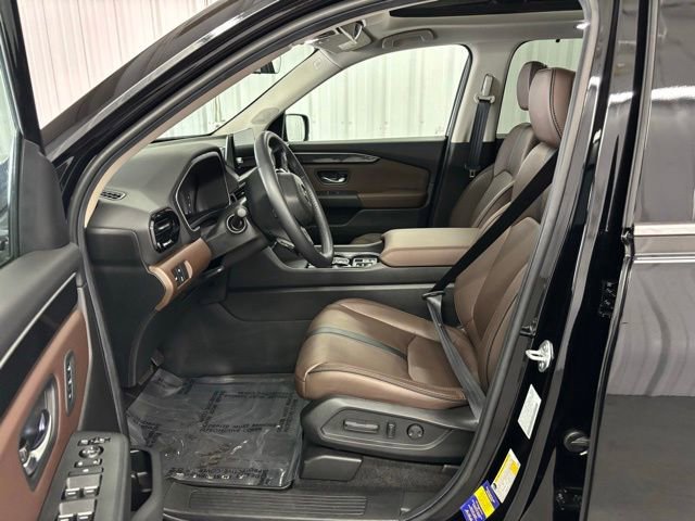 Used 2025 Honda Pilot Elite image 2