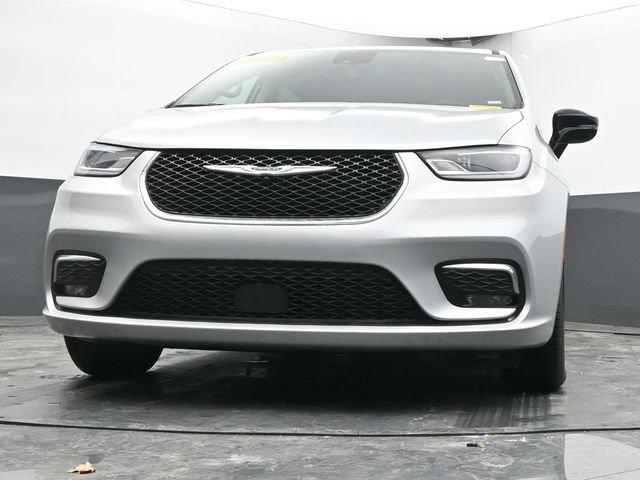 Used 2024 Chrysler Pacifica Touring-L image 45