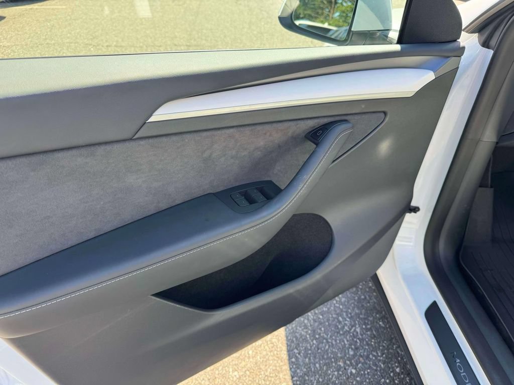 Used 2023 Tesla Model Y Long Range AWD/4WD image 18