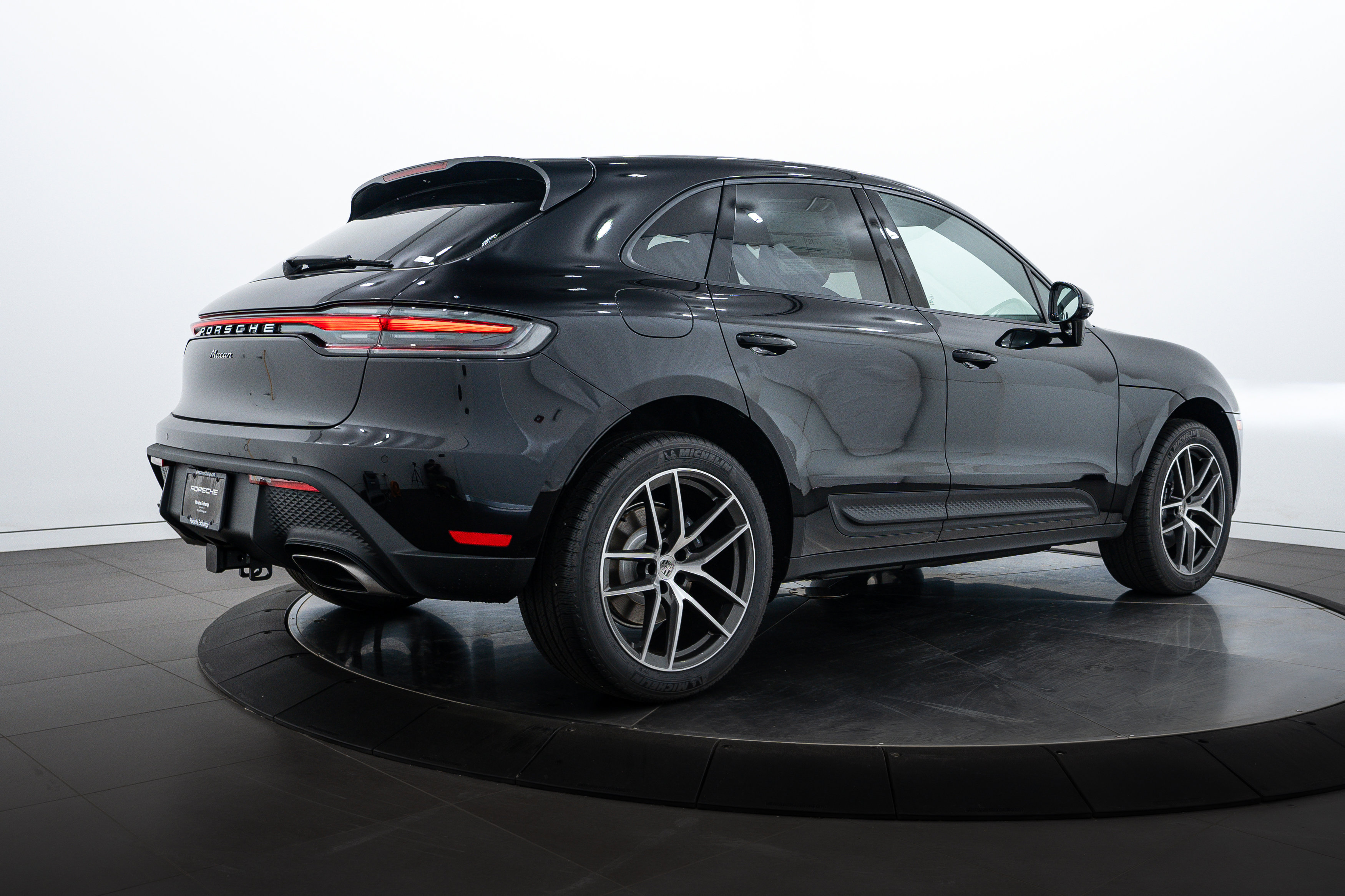 New 2025 Porsche Macan image 7
