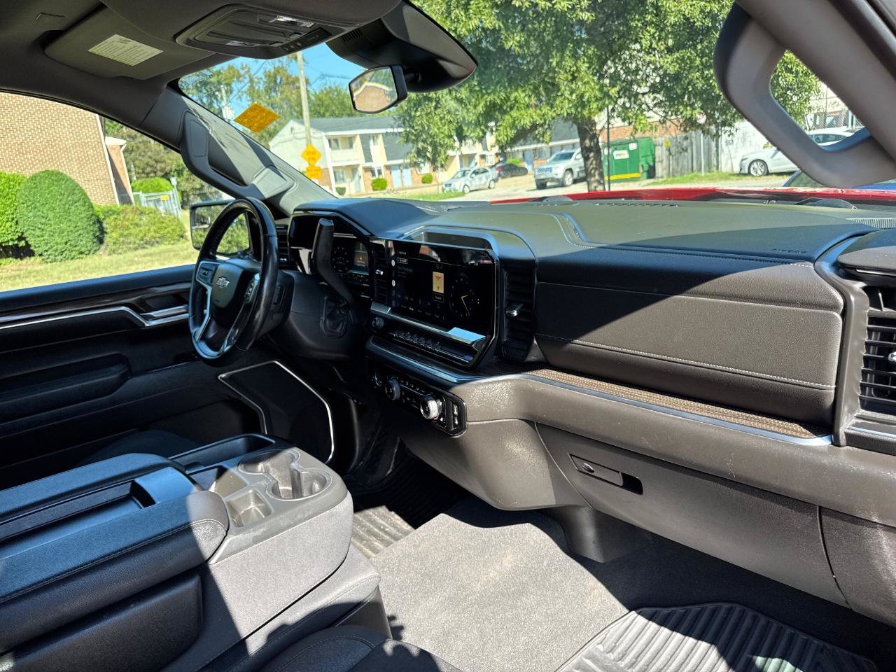 Used 2022 Chevrolet Silverado 1500 LT AWD/4WD image 23
