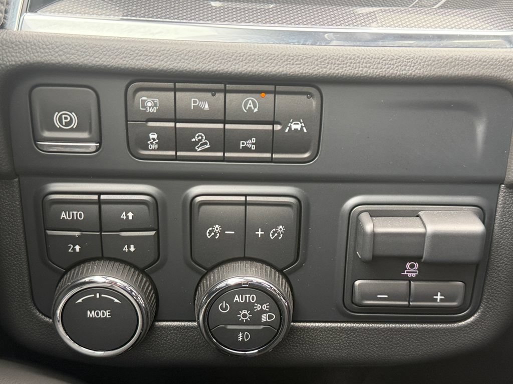 Used 2025 Chevrolet Tahoe RST w/ Comfort Package AWD/4WD image 24