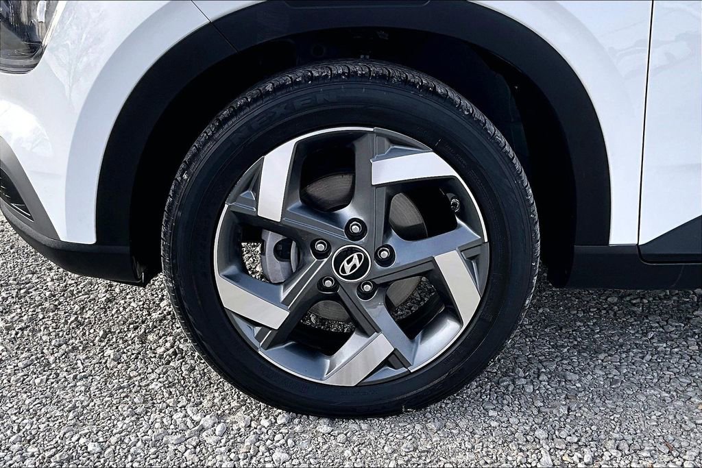Used 2025 Hyundai Venue SEL image 8