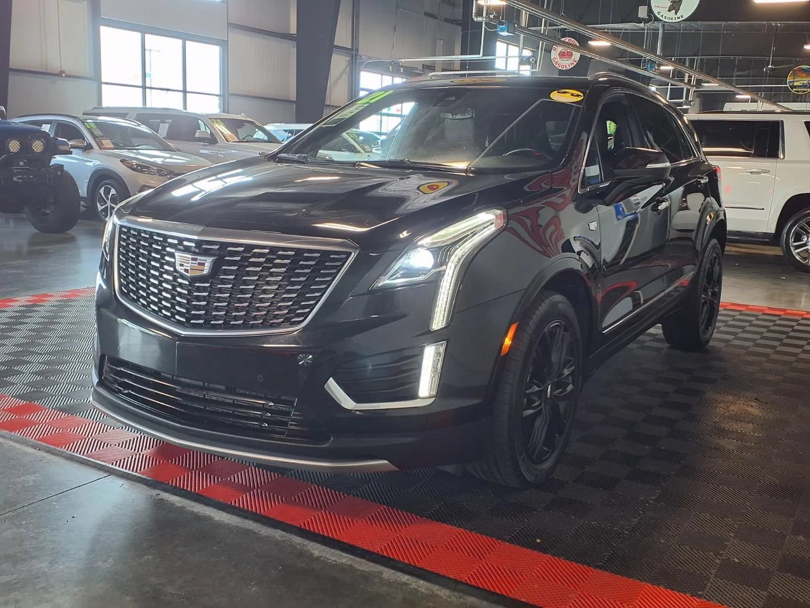 Used 2021 Cadillac XT5 Premium Luxury AWD/4WD image 4