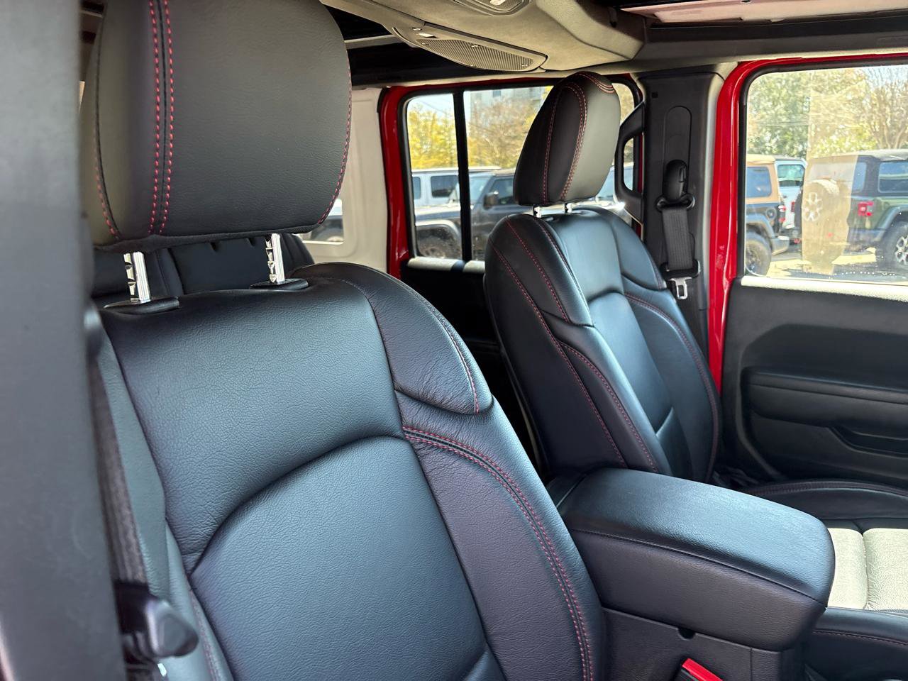 Used 2024 Jeep Wrangler Unlimited Rubicon w/ XTREMEE 35" Tire Package AWD/4WD image 9