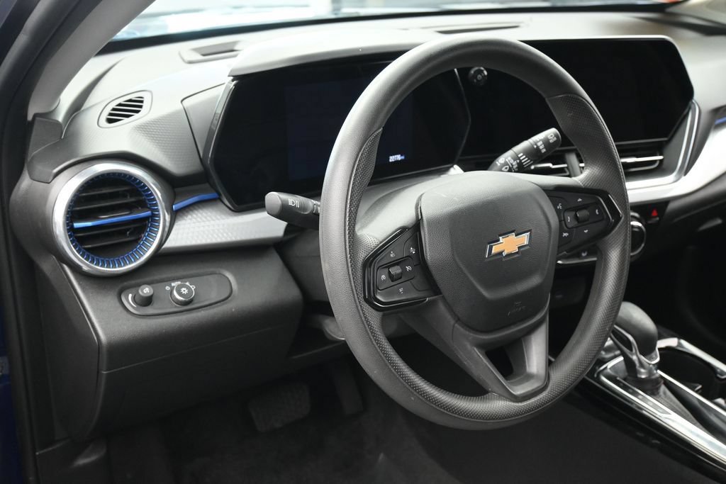 Used 2024 Chevrolet Trax LT FWD image 14
