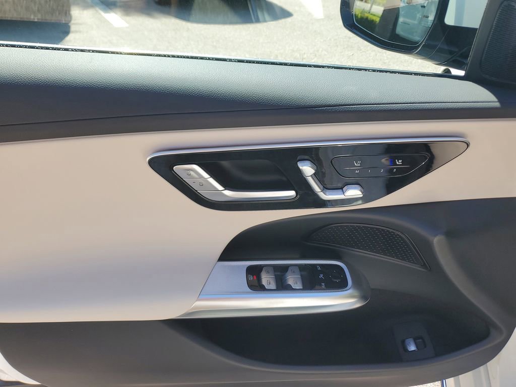 Used 2025 Mercedes-Benz E 350 4MATIC Sedan image 23