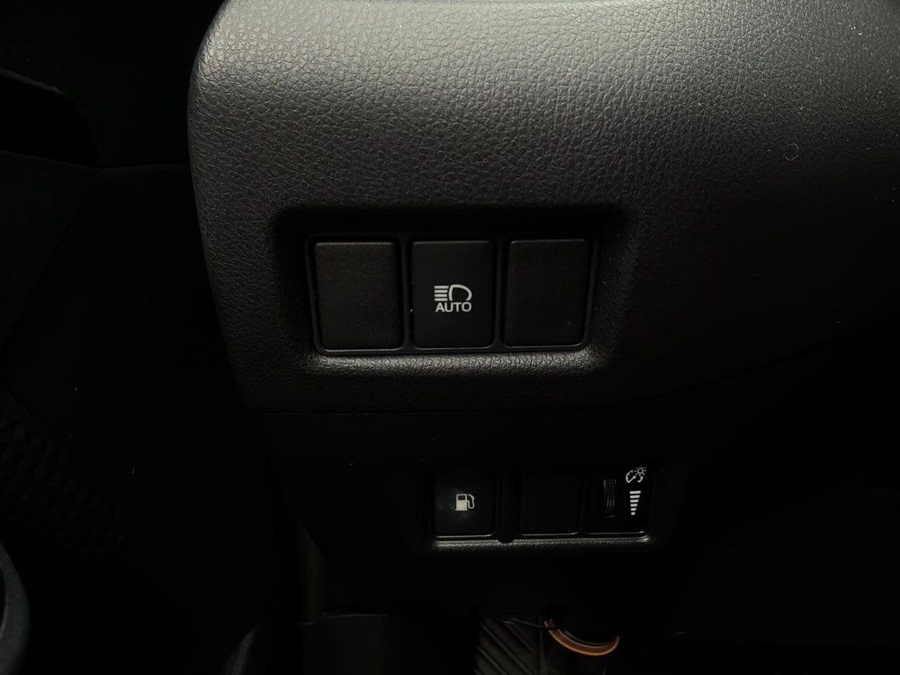 Used 2018 Toyota C-HR XLE FWD image 19