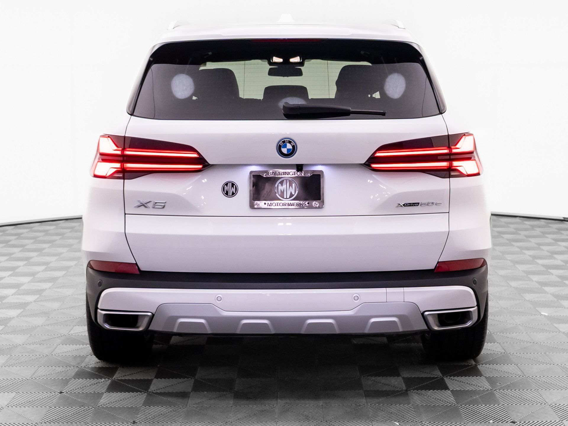 Used 2024 BMW X5 xDrive50e w/ Parking Assistance Package AWD/4WD image 5