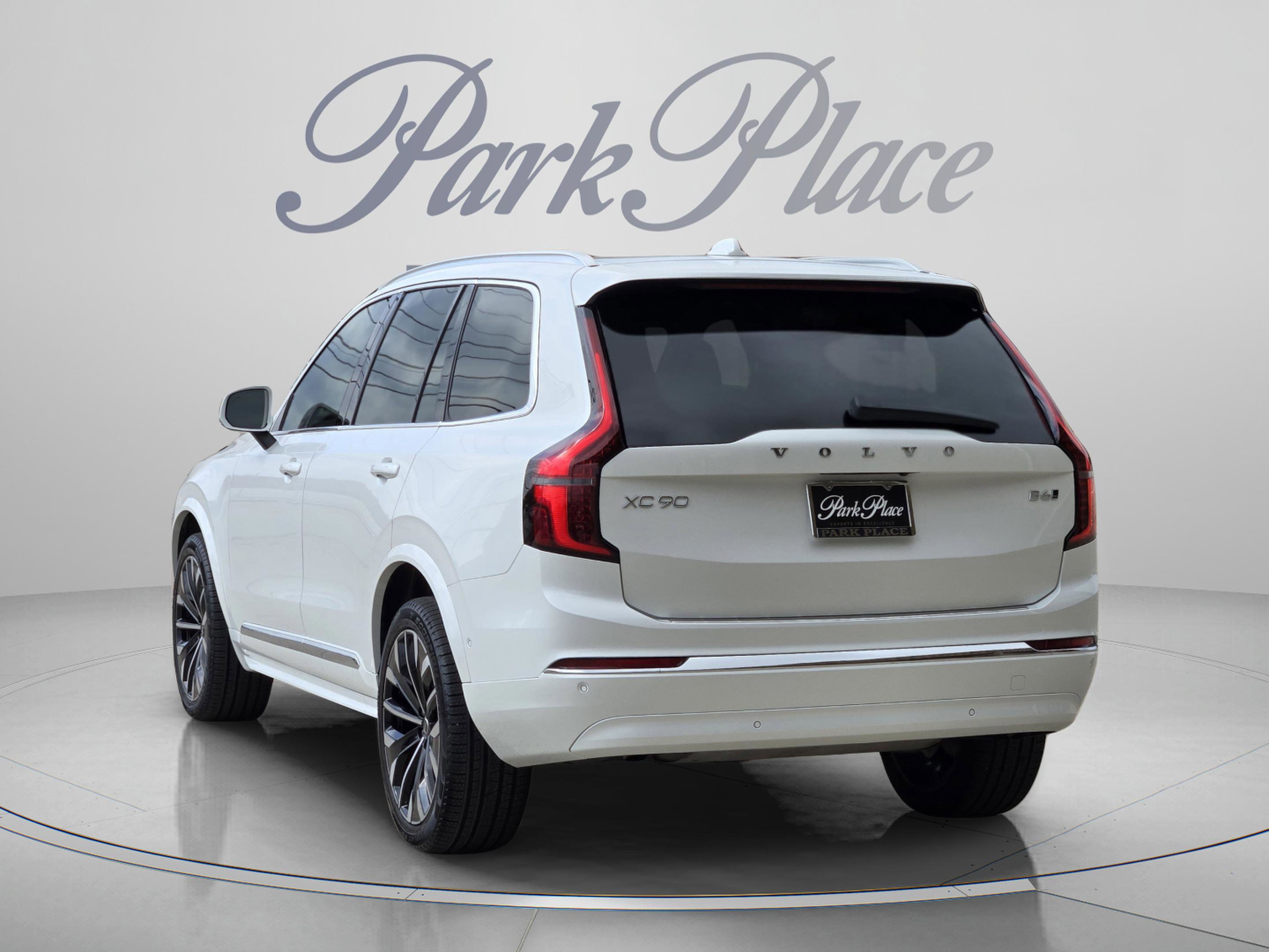 Used 2026 Volvo XC90 B6 Plus w/ Protection Package Premier AWD/4WD image 3