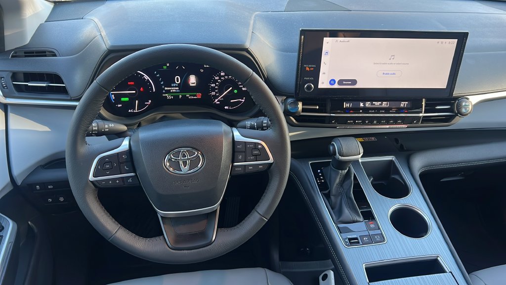 Certified 2026 Toyota Sienna XLE FWD image 13