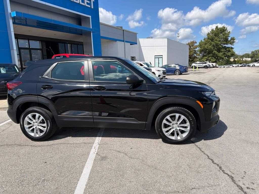 Used 2023 Chevrolet TrailBlazer LS FWD image 2
