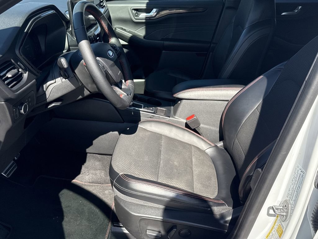 Used 2023 Ford Escape ST-Line w/ Tech Pack #1 image 9