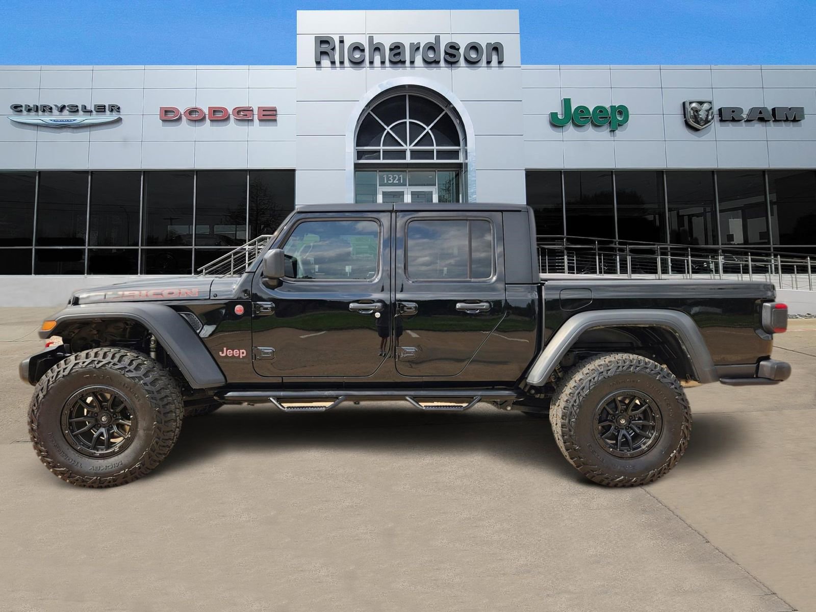 Used 2025 Jeep Gladiator Rubicon w/ Convenience Group image 3