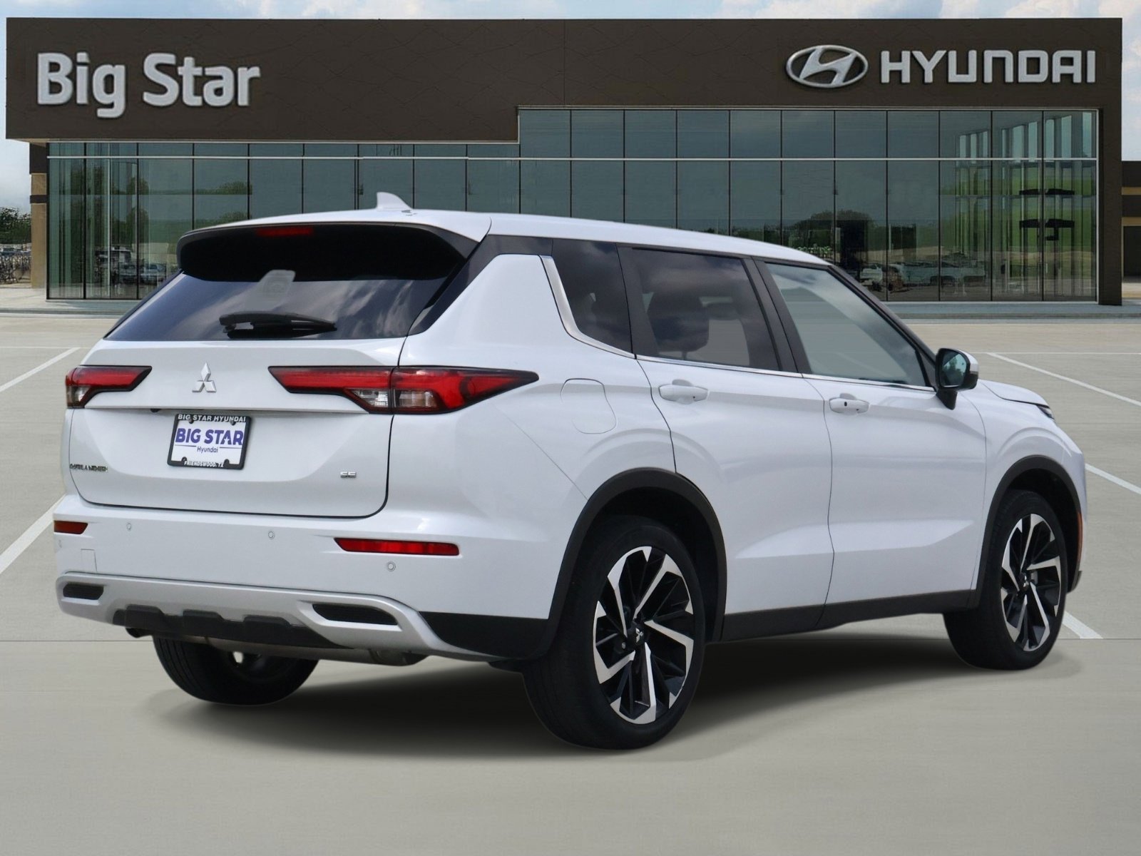 Used 2024 Mitsubishi Outlander SE FWD image 4