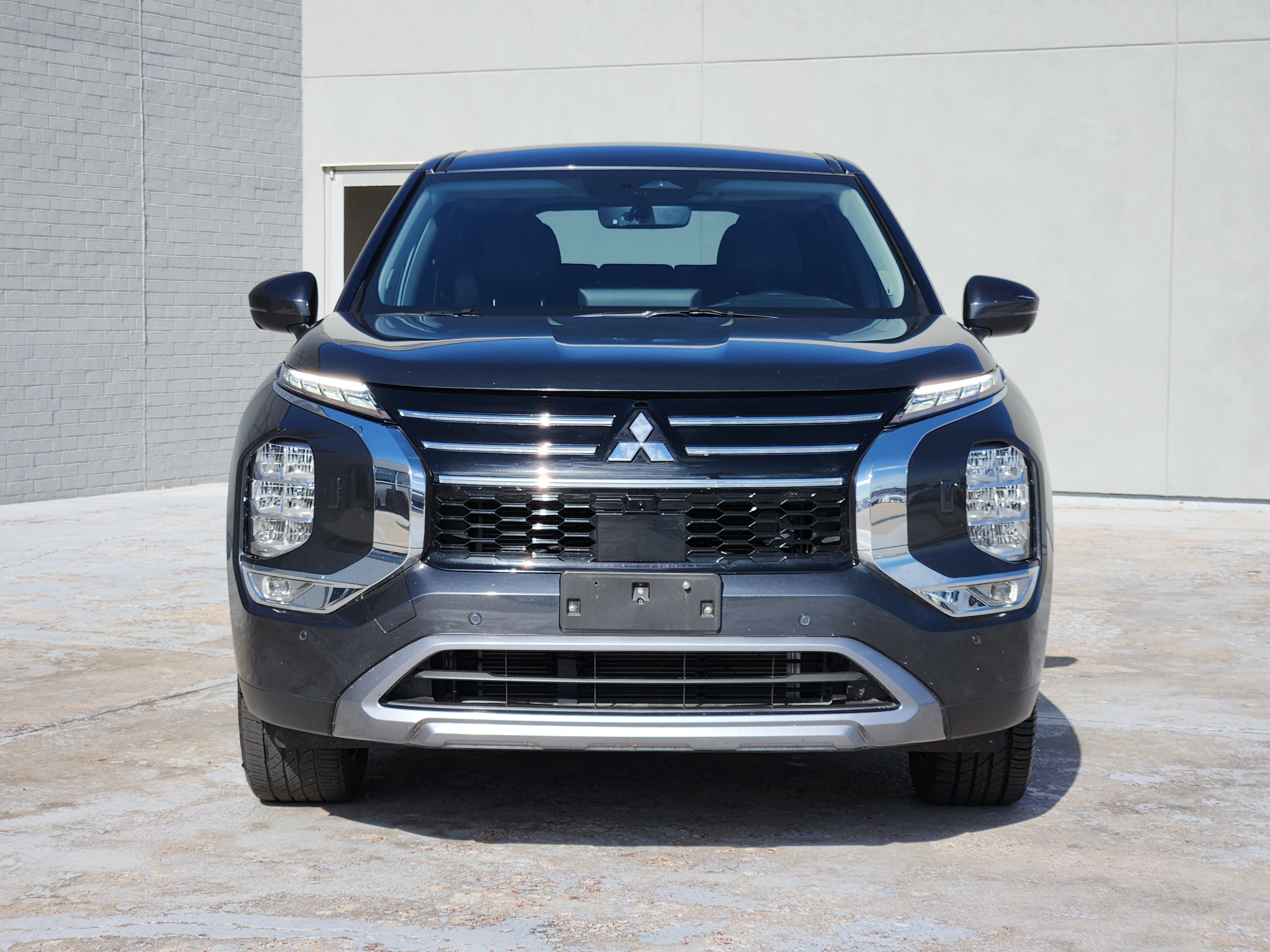 Used 2025 Mitsubishi Outlander SE AWD/4WD image 3