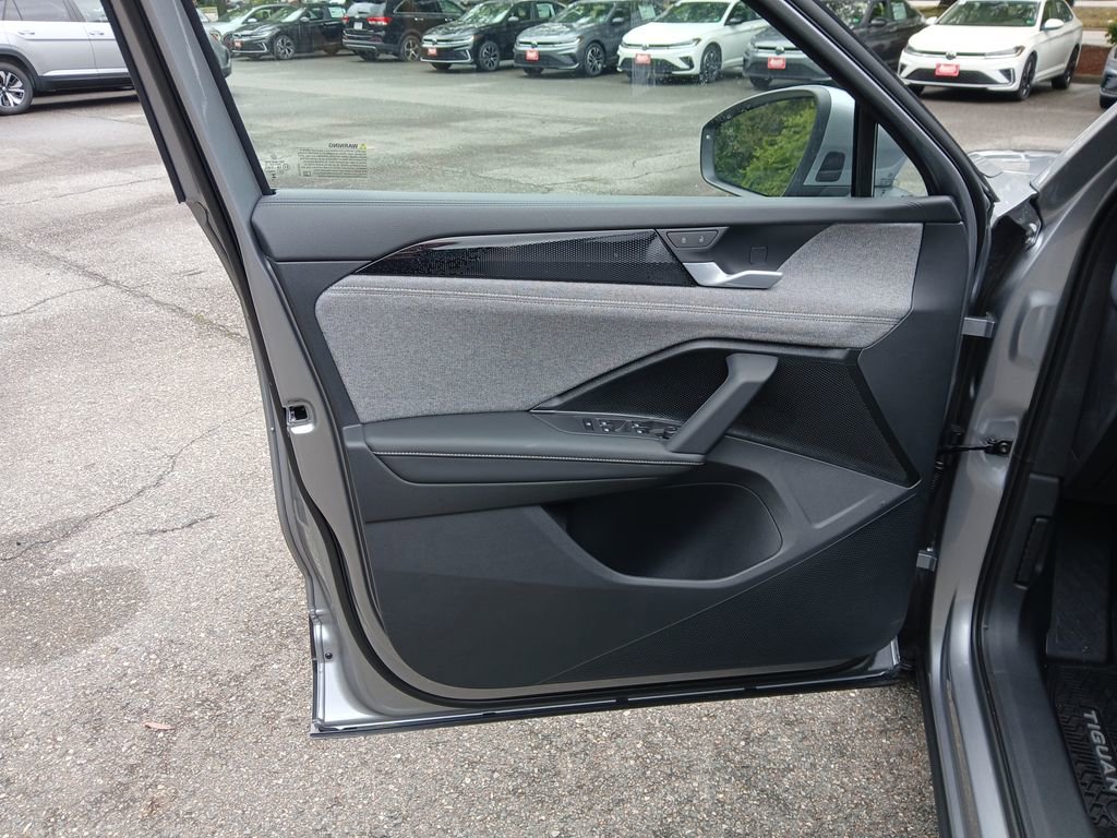 New 2025 Volkswagen Tiguan S image 10