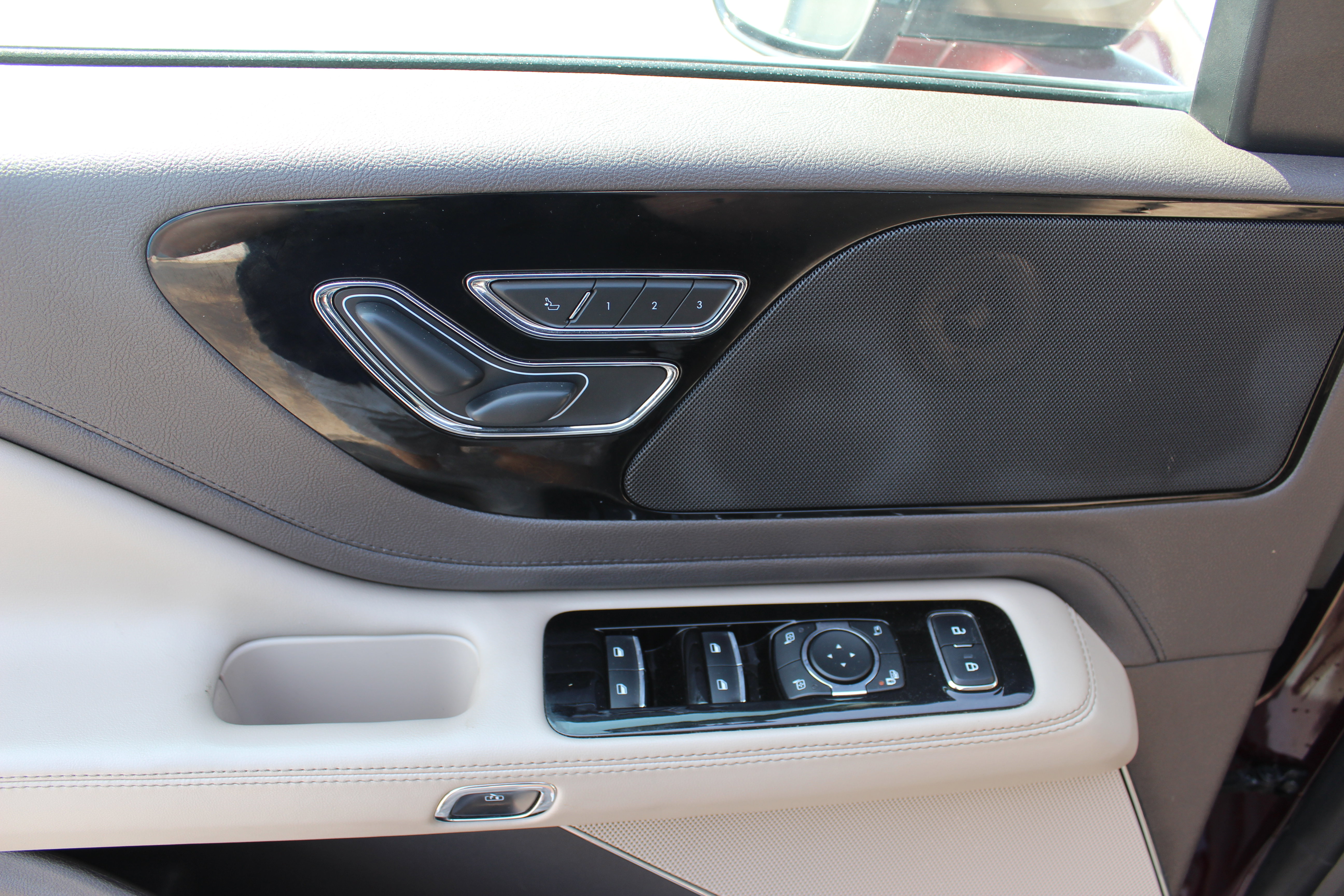 Used 2021 Lincoln Aviator AWD image 27