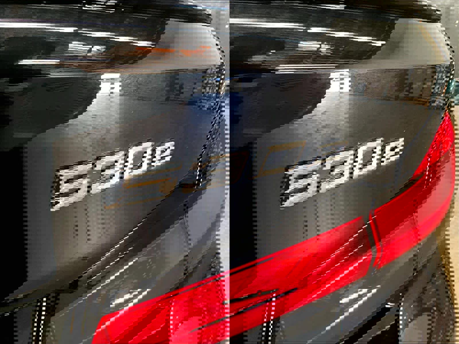 Used 2023 BMW 530e xDrive w/ Executive Package image 11