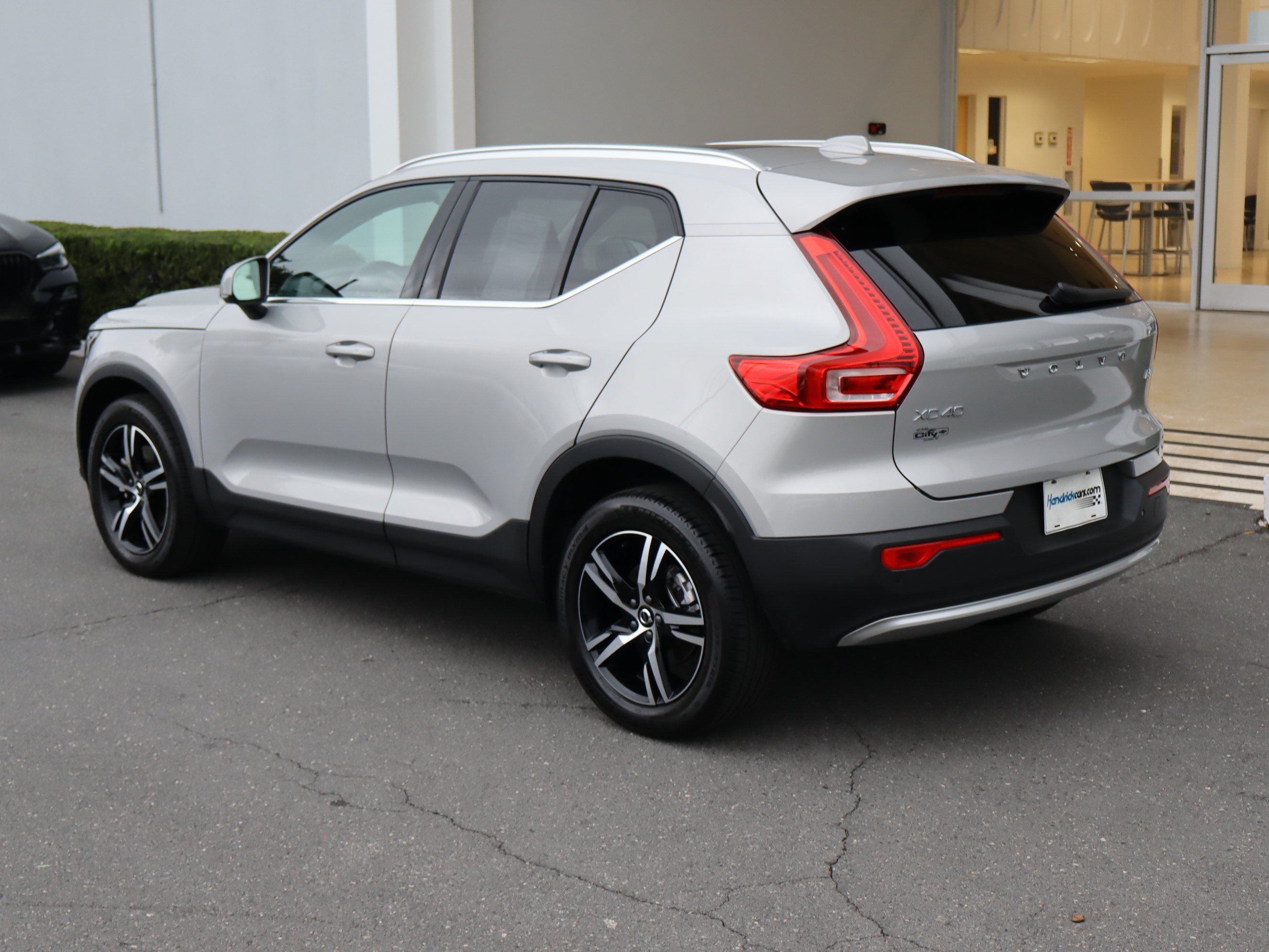 Used 2025 Volvo XC40 B5 Core AWD/4WD image 8