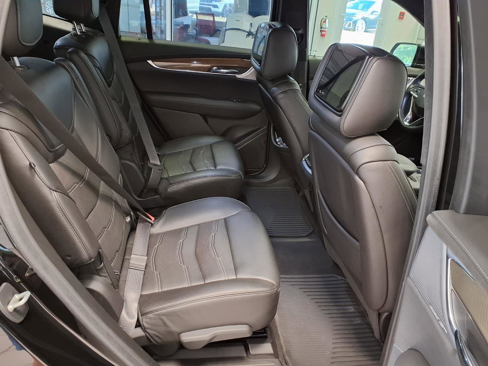 Used 2020 Cadillac XT6 Premium Luxury w/ Platinum Package FWD image 14