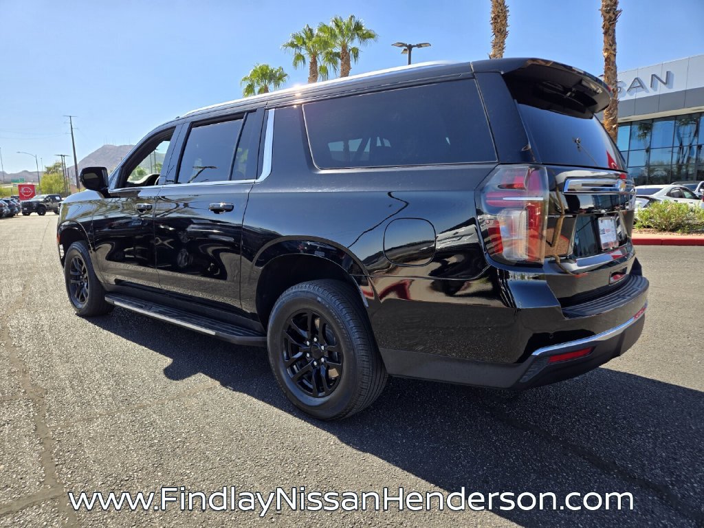 Used 2024 Chevrolet Suburban LS RWD image 4