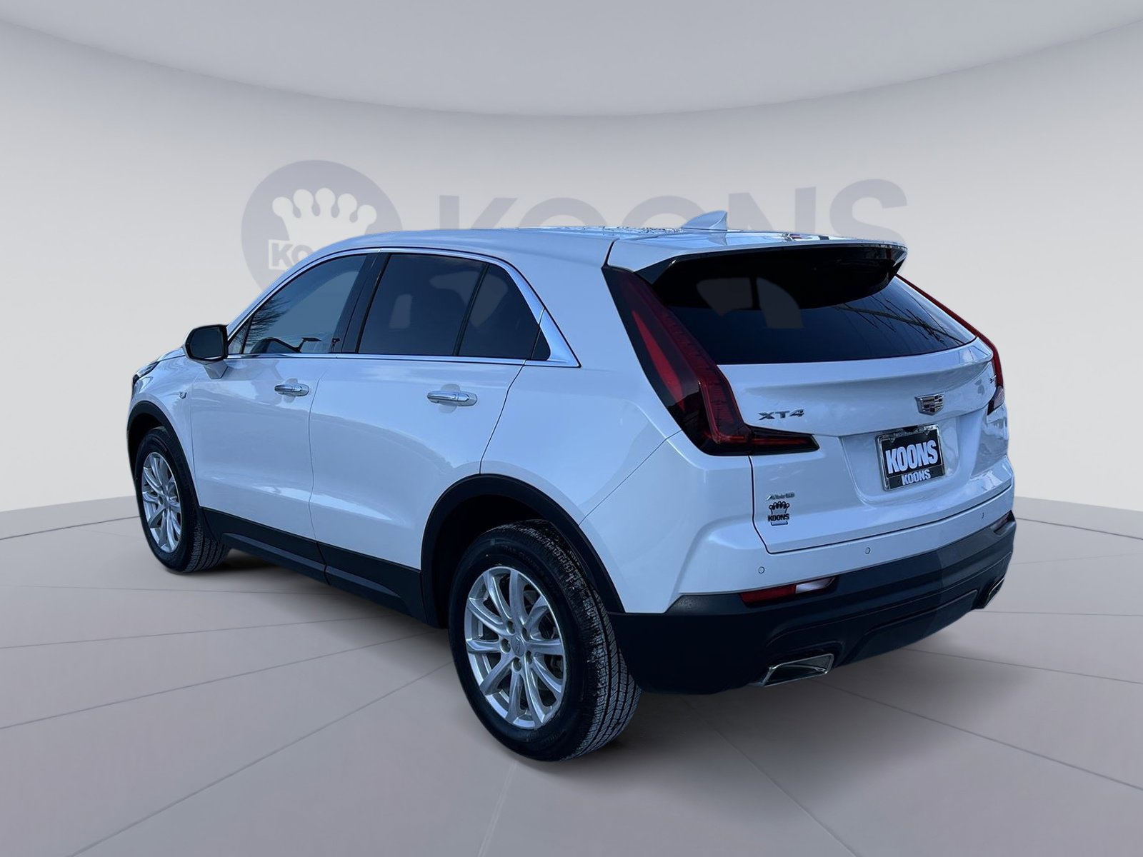 Used 2023 Cadillac XT4 Luxury w/ Cold Weather Package image 4