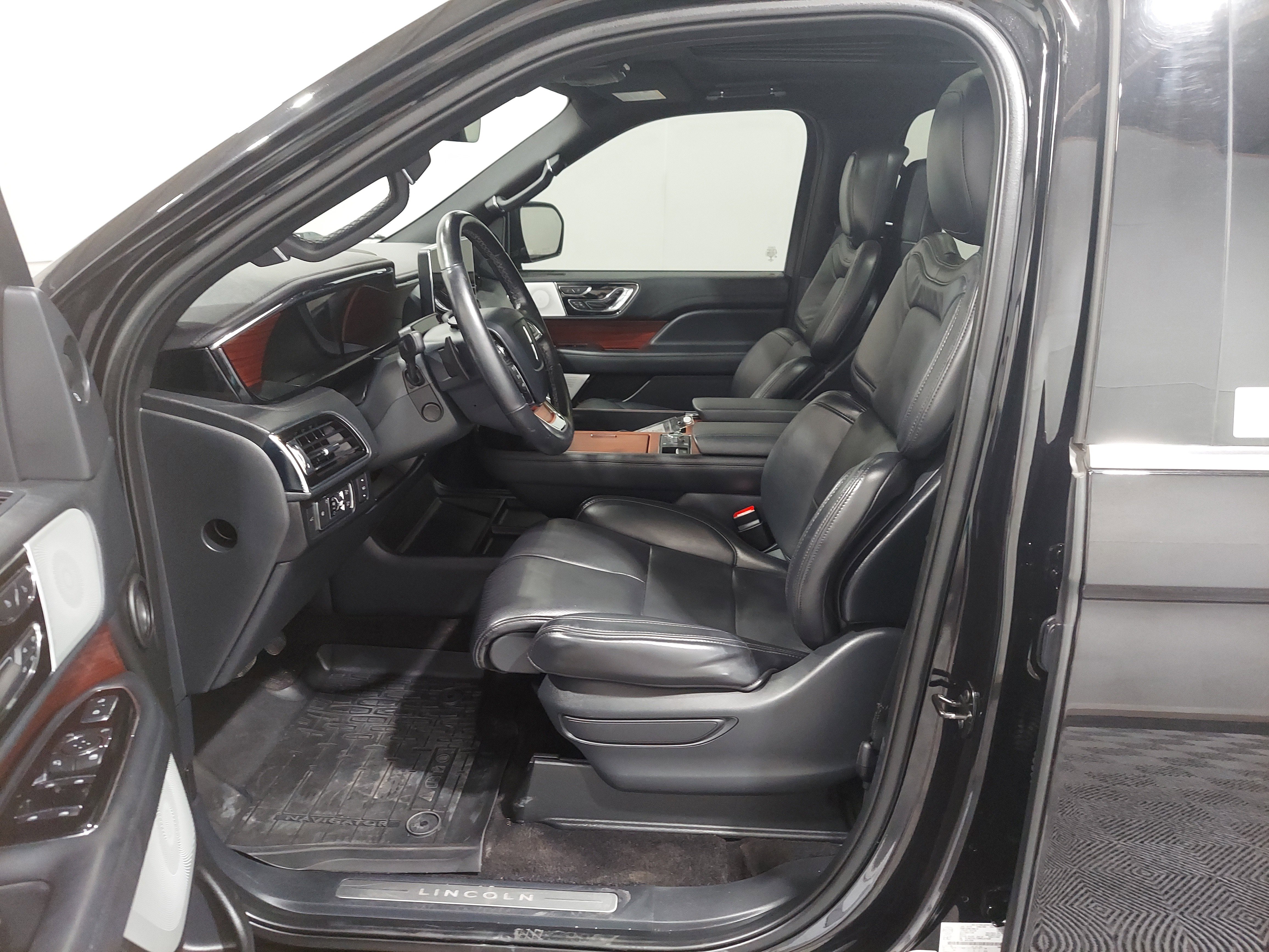 Used 2022 Lincoln Navigator Reserve w/ Equipment Group 201A image 14