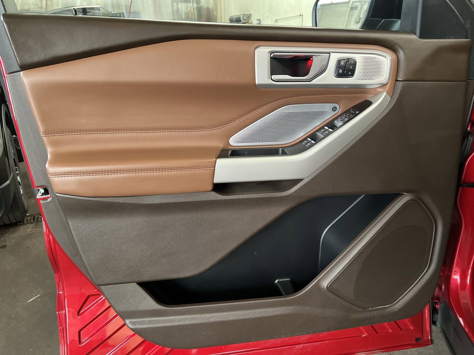 Used 2021 Ford Explorer King Ranch w/ Premium Technology Package image 14