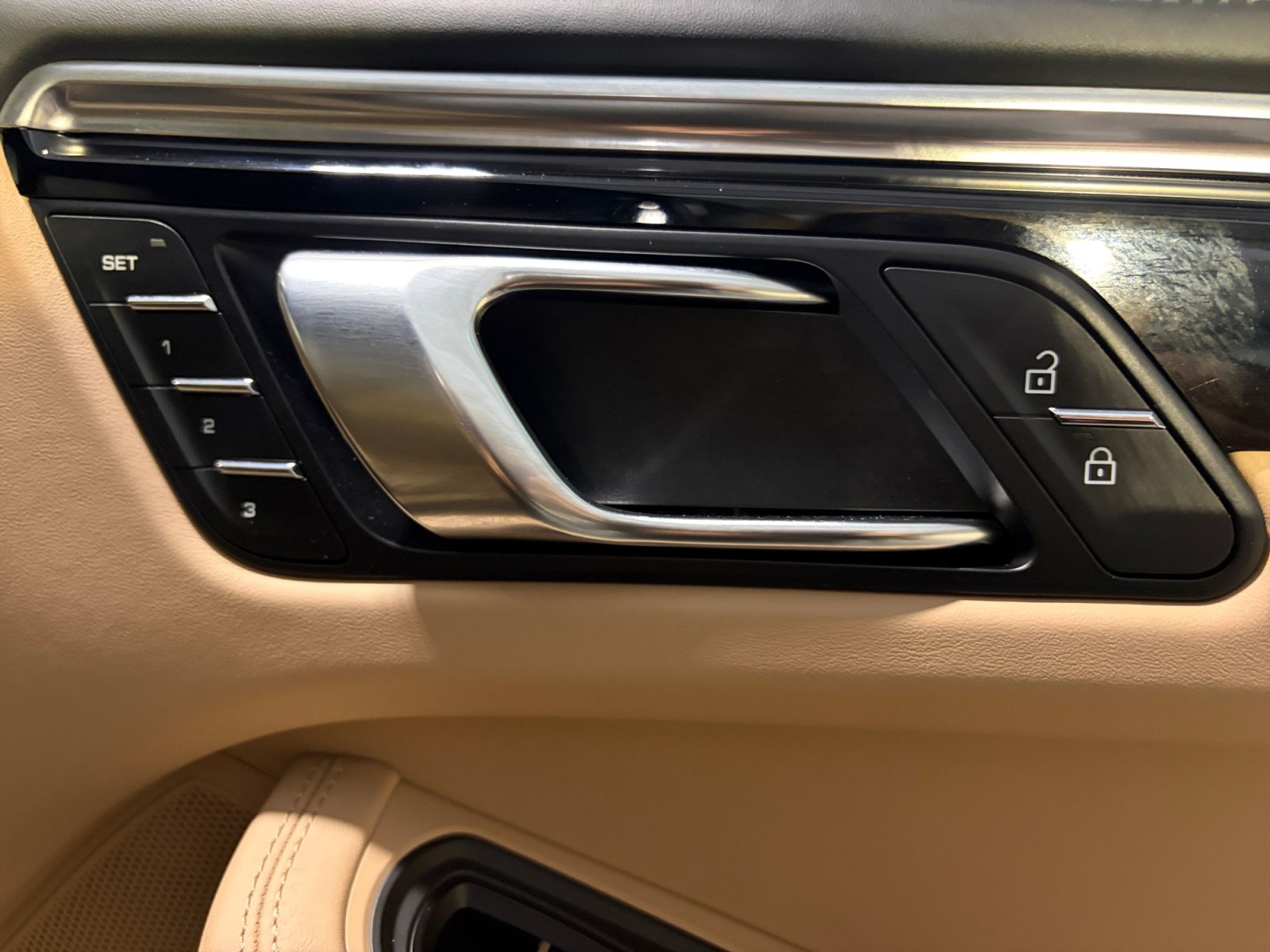 Certified 2023 Porsche Macan Turbo AWD/4WD image 29
