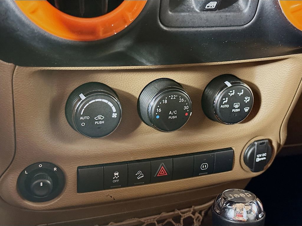 Used 2012 Jeep Wrangler Unlimited Sahara w/ Connectivity Group image 18