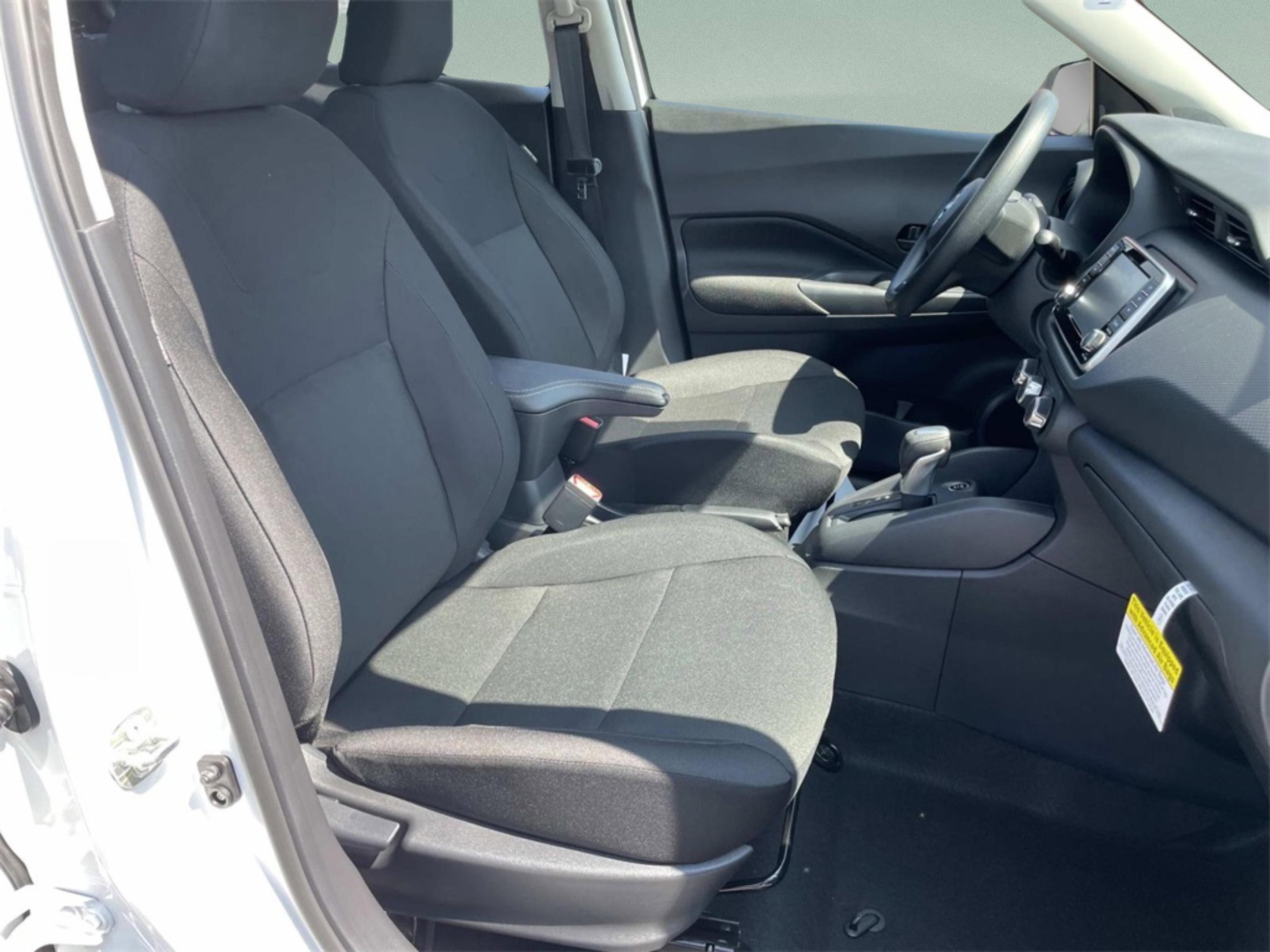 New 2025 Nissan Kicks Play S image 24