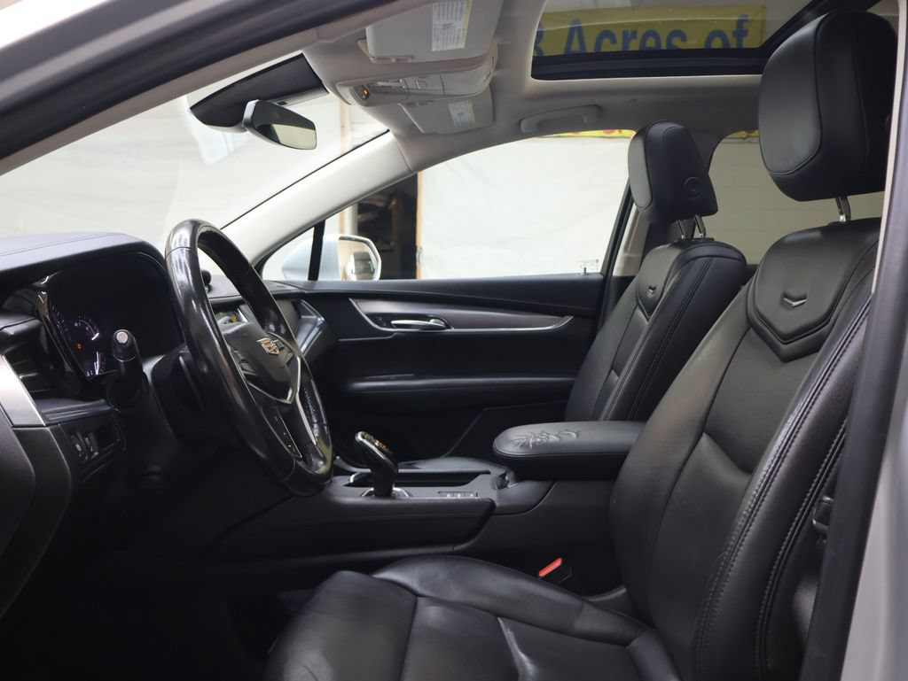Used 2019 Cadillac XT5 Premium Luxury AWD/4WD image 17