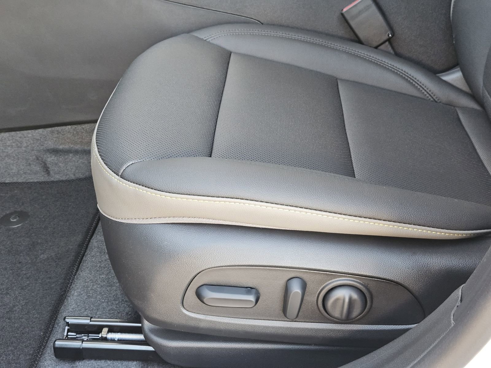 New 2026 Chevrolet Trax ACTIV w/ Sunroof Package image 24