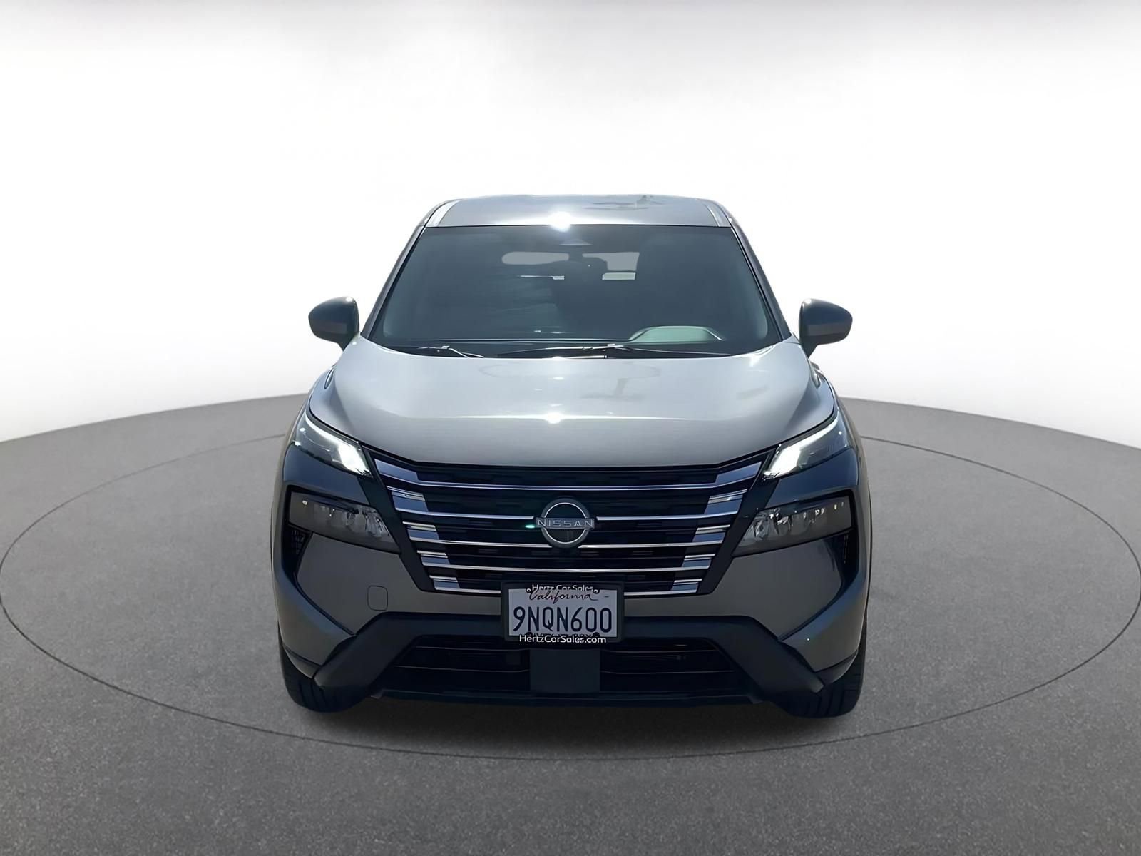 Used 2025 Nissan Rogue SV image 4