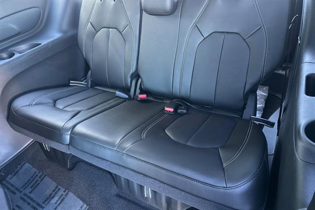New 2026 Chrysler Voyager LX image 12